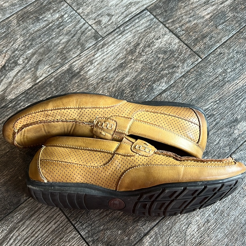 Men's Tan Leather Slip-On Loafers - Picture 6 of 7